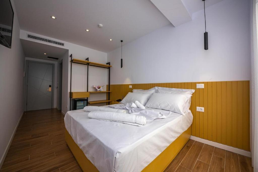 Hesperus Hotel Орикум Екстериор снимка