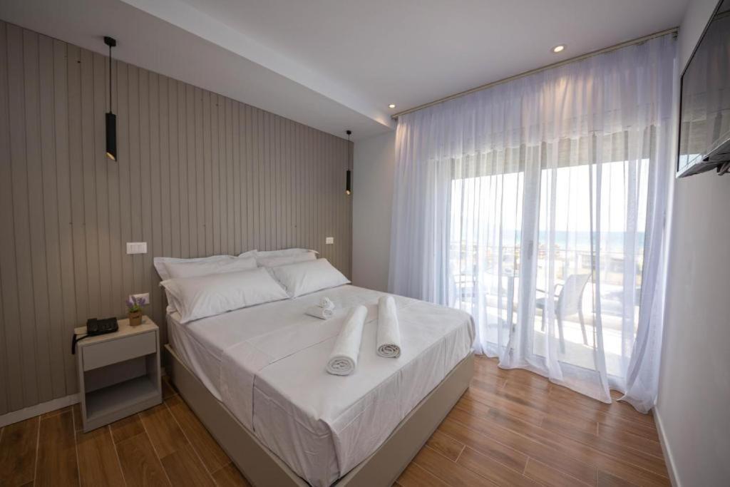 Hesperus Hotel Орикум Екстериор снимка