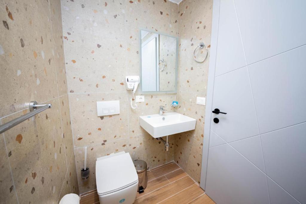 Hesperus Hotel Орикум Екстериор снимка
